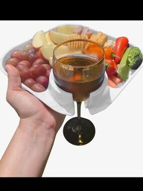 Neva Basic™ Hosting | Party Plates (Set of 4) w/ Cup Holder